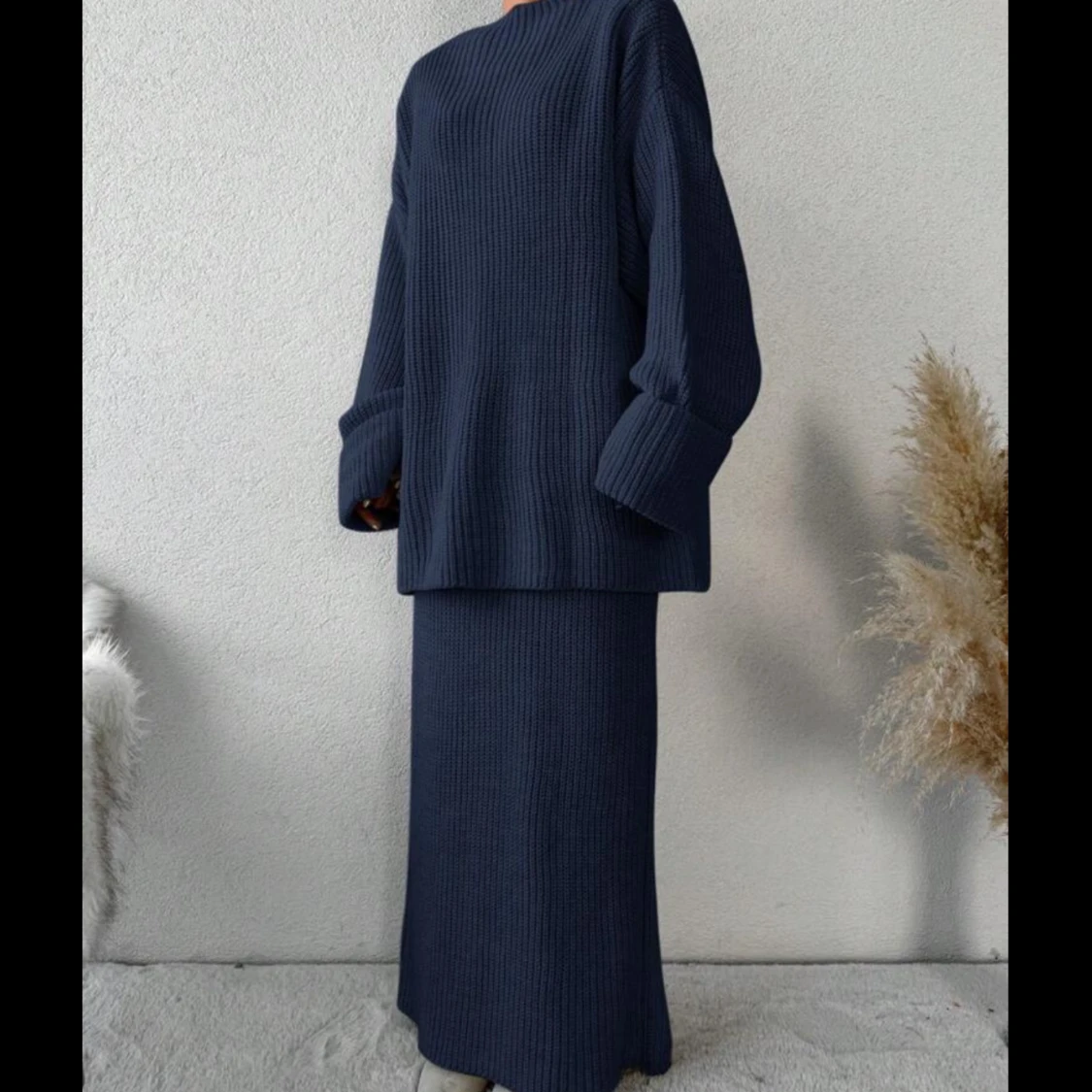 Mörkblå stickad klänning - 91
