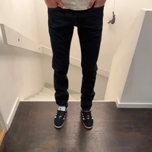 Ralph lauren jeans  - Tja säljer nu mina gamla Ralph lauren jeans. Jeansen är i väldigt bra skick utan några defekter. Har du några frågor eller funderingar hör av dig 