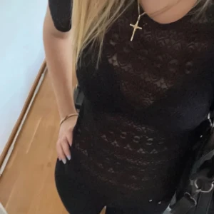 Spetströja  - Nästan aldrig använd. Fin när man vill vara lite uppiffad! TRYCK INTE PÅ KÖP NU!! Högsta budet ligger på 110 