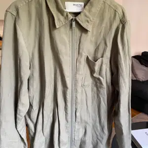 Selected/homme Overshirt i storlek L, använd men i övrigt gott skick.