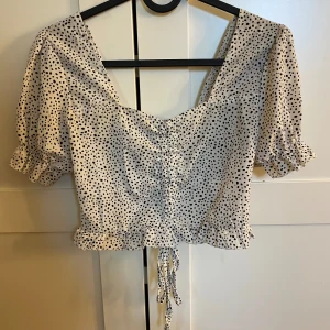 Topp - Säljer en jättefin topp.