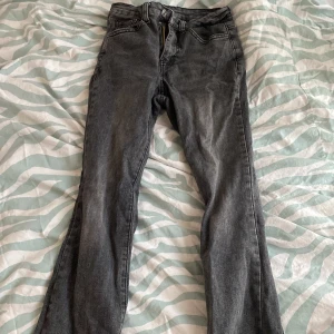  Jättefina bootcut jeans från SHEIN  -  Jättefina bot katt jeans ifrån SHEIN i skitbra skick 