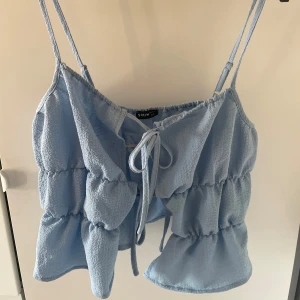 Top  - Top från shein, aldrig använd och är i stl 38 men passar en 36. Skönt material men säljer då jag inte använder den