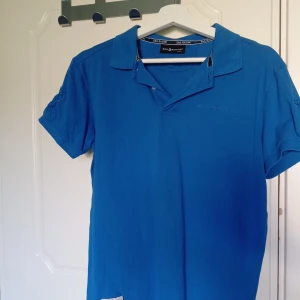 Blå sail racing tröja - En blå sail racing skjort t-shirt, storlek S passar XS