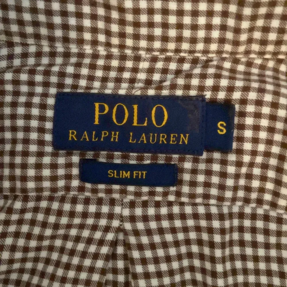  Jag säljer denna  Ralph lauren skjorta eftersom den inte kommer till användning, mycket bra skick!. Skjortor.