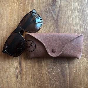 Ray ban boyfriend - Ray ban boyfriend glajjor i nyskick. Endast använda 3 gånger.  Nypris: 2400 (Köpta på La canada i Marbella)