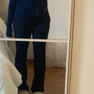Vera kostymbyxa low waist - Säljer mina supersnygga kostymbyxor från bikbok som är lågmidjade.De är i super fint skick inga defekter eller liknande! Använd köp nu !!! Jag postar idag !