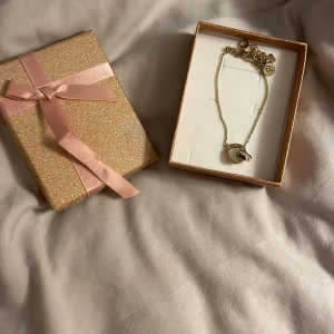 Edblad halsband - Ca 43 cm lång, väldigt bra skick, passar till allt, använd fåtal gånger, pris kan diskuteras💕