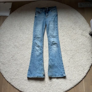 Gina tricot jeans bootcut - Ordinarie pris 500 kr, i hyfsat bra skick och inte använda så många gånger