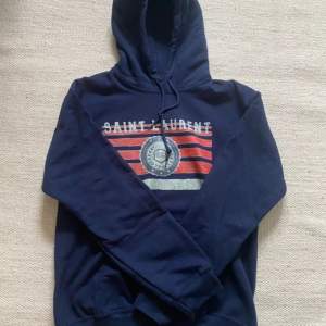 Saint lurent Hoodie i m kan tänka mig byten och priset är int hugget i sten