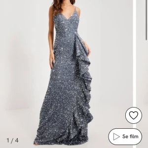 Söker! Maya deluxe all over sequin prom dress  - Söker denna Maya deluxe all over sequin prom dress i 34, 36 eller 38!! Skriv till mig om du har en och tänker sälja den så kan vi hitta någon bra pris! Jag betalar frakt!