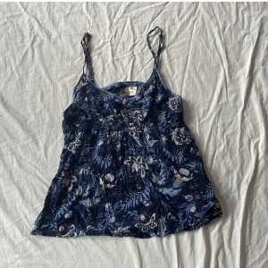 Söt topp - Bra skick! Har inga andra bilder💗