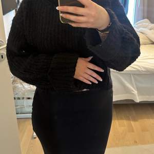 Svart stickad tröja från Gina tricot i storlek S. Använd några gånger. Skicka privat om ni vill ha fler bilder eller var några frågor💞 SÄLJER LIKADAN I BEGIE!!!