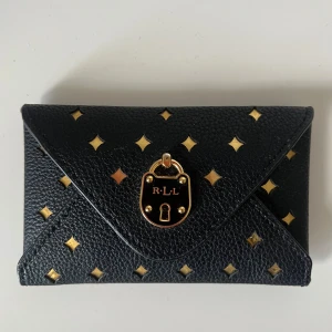 Korthållare Ralph lauren  - Supersöt korthållare från Ralph lauren. Nypris 1000kr❣️