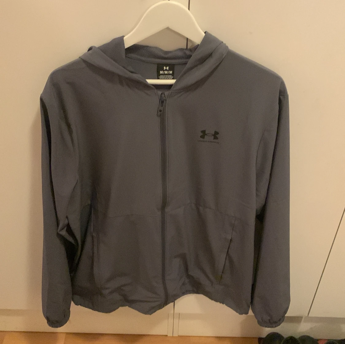 Grå jacka från Under Armour