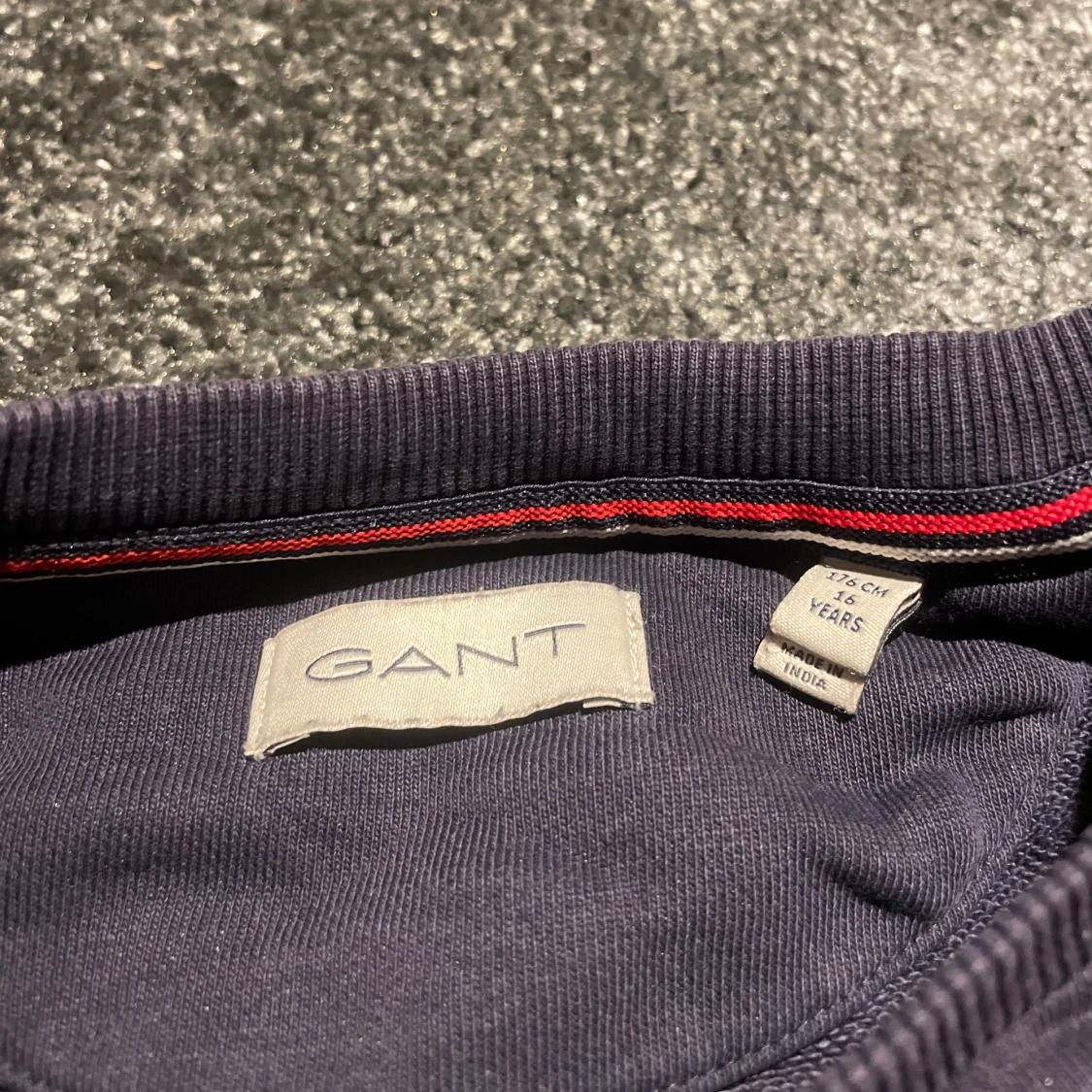 Mörkblå tröja från GANT - 2