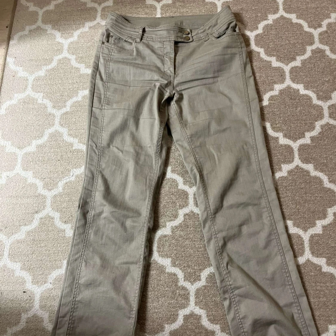 Beige byxor med bootcut - 2