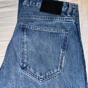 Neuw jeans  - Säljer dessa neuw jeans som är helt nya!! Aldrig använda. Grymma jeans som tyvärr aldirg passat mig i storleken:(  storlek w31 l 34