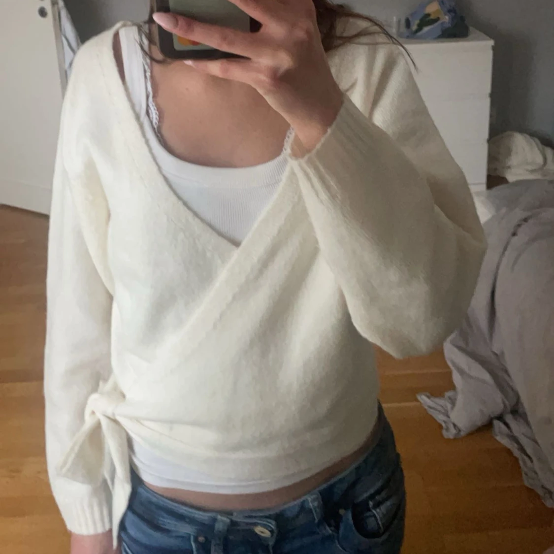 Vit kofta med rosett  - 2