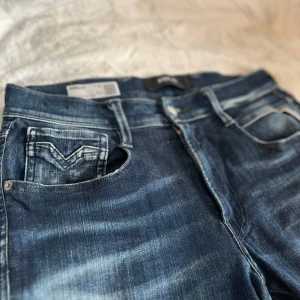 Replay anbass - Replay anbass jeans - Slim fitt passform - Storlek 31W/32L - nypris 1800kr - skriv vid frågor och funderingar!🕺