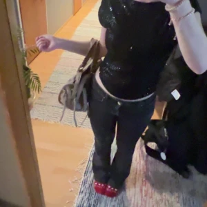 Svart lowrise jeans - Svart lowrise jeans, storlek s/31