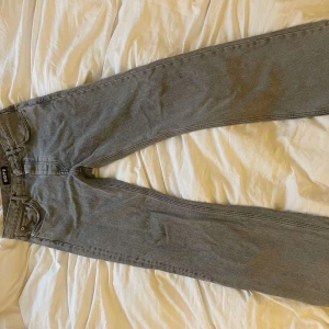 Hope Jeans - Gråa jeans från Hope i modellen Rush Denim. Bra skick! Ny pris: 2300kr