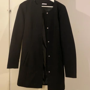 Nelly kappa  - Använt 1-2 gånger i mycket bra skick