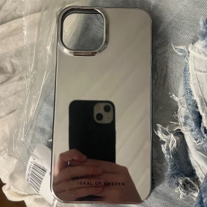 iPhone 13 skal med en ”spegel” i  - Helt oanvänt 