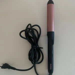 Locktång  - Jättefin och bra locktång ifrån Babyliss. Säljer eftersom jag tyvärr inte har fått användning av den eftersom jag har andra liknande💞använd väldigt fåtal gånger 