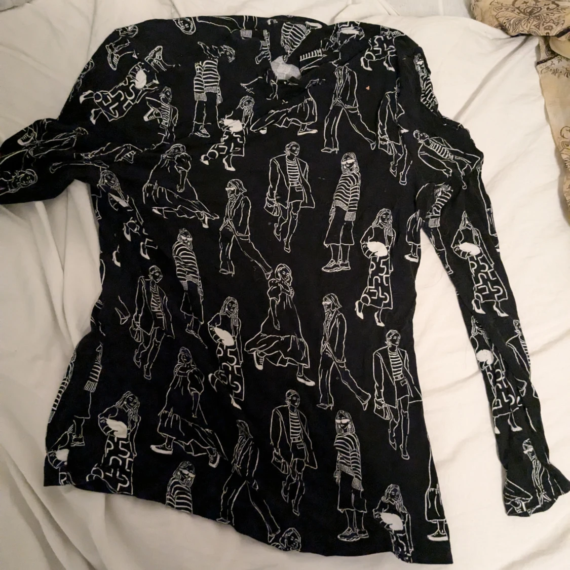 Svart långärmad tröja med mönster från Beloved