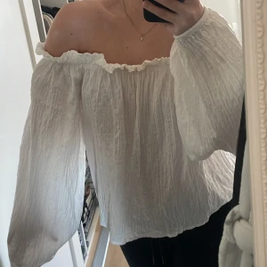 Off shoulder topp - Off shoulder topp ifrån gina tricot🤍 Storlek S