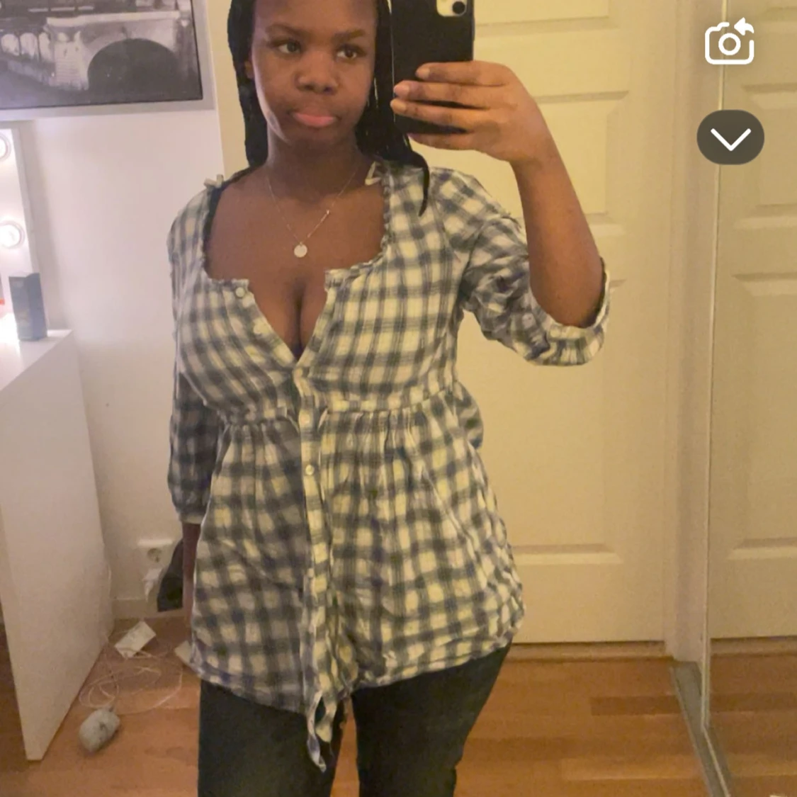 Rutig blus med knytband