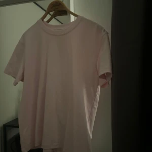 Rosa tröja  - Jätte vacker rosa tröja från zara i strl s köpt i Köpenhamn i somras och endast använd 2 gånger 💋