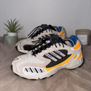 Adidas Torsion TRDC White Bliss - Adidas Torsion TRDC White Bliss  Size: 38 2/3 Condition: Very good   All defects are Always shown in the pictures if there are any!! Questions? Feel free to ask!  Checkout my account for more shoes, you might find a gem you size‼️