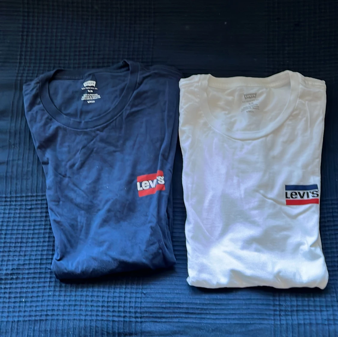 T-shirt från Levi's i blått och vitt - 4