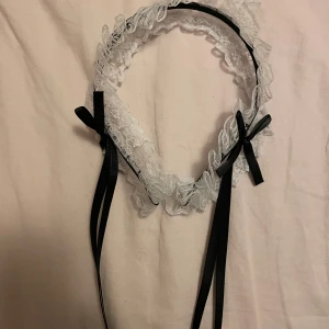 Lolita diadem  - Aldrig använt diadem med spets detaljer och svarta rosetter