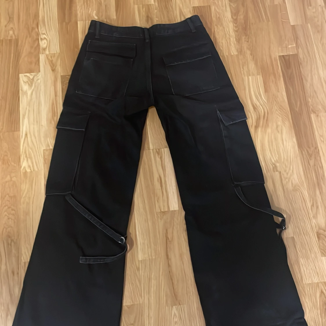 Svarta cargobyxor från Zara - 1