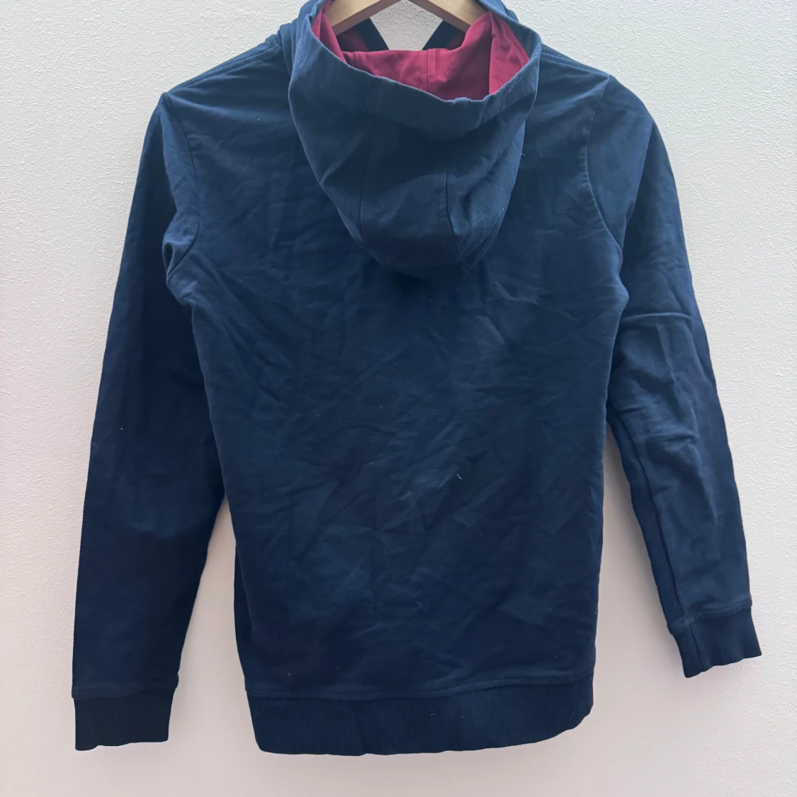 Mörkblå hoodie med USPA-tryck - 2