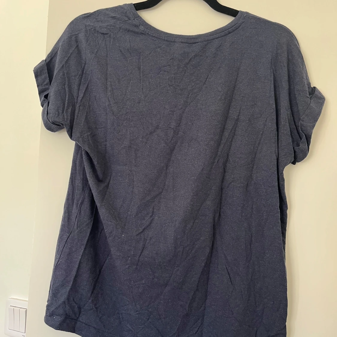 Mörkblå t-shirt  - 1