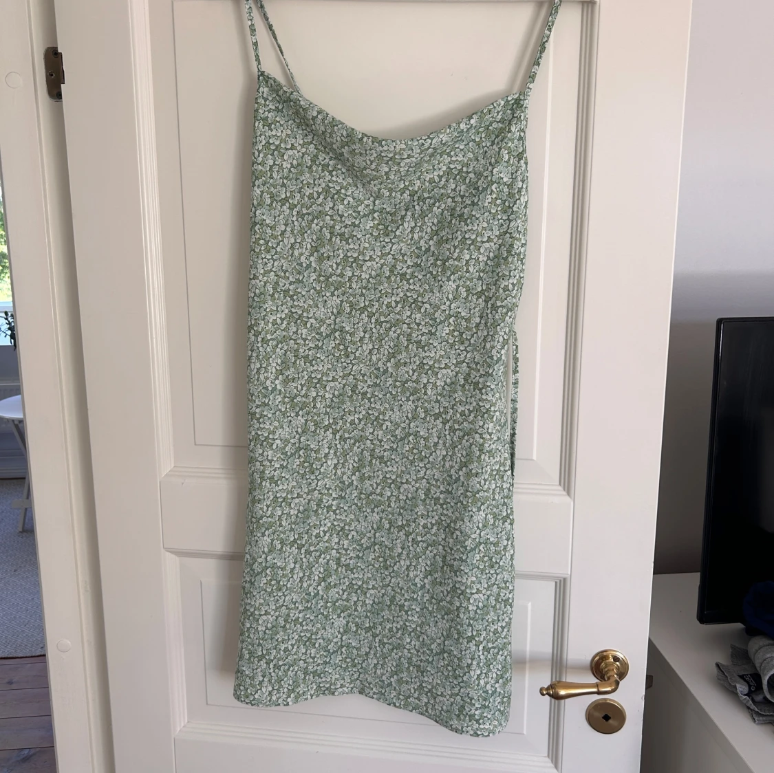 Grön blommig klänning 