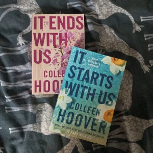 It ends with us och it starts with us böcker - Säljer böckerna it ends with us och it starts with us för 60kr styck eller 100kr för båda. Som man ser har den ena boken fått vatten på sig men det påverkar inte texten. Böckerna är på engelska!