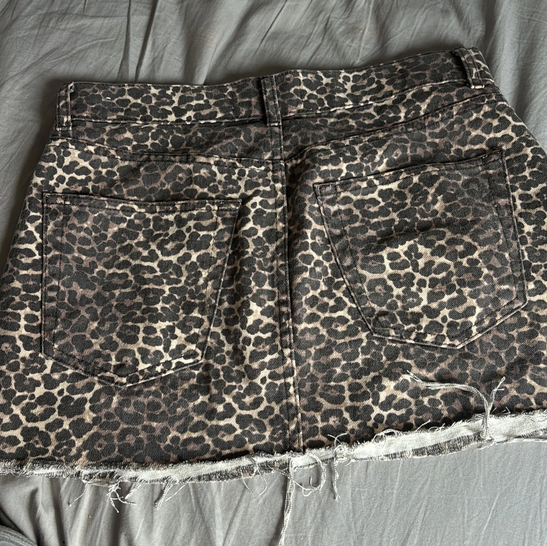 Leopardmönstrad jeanskjol  - 2