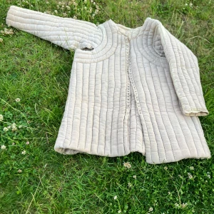 Gambeson - Gambeson ca 3-4xl. Handsydd rakt igenom. Använd en hel del men ändå i bra skick.