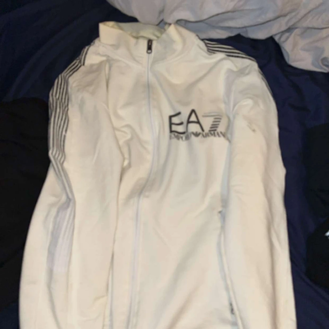 Vit EA7 vindjacka med dragkedja