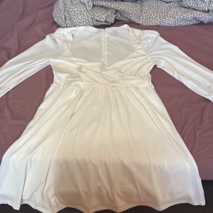 Fin klänning  - Klänning från bubbleroom. Använd 1 gång 