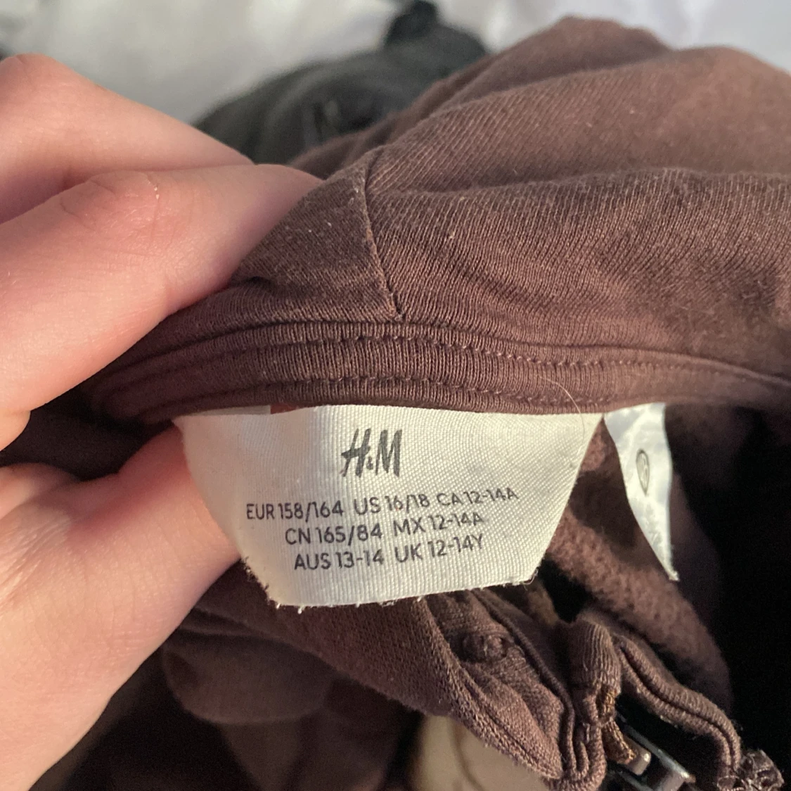 Brun hoodie med Hedwig-tryck från H&M - 2