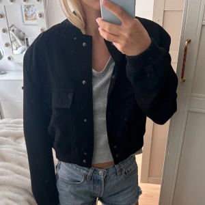 Bomberjacka Zara - Så snygg bomberjacka från Zara. Använd 1 gång. 
