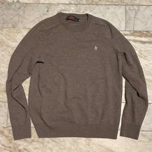 Morris tröja - Skön Morris tröja i 100% merino ull! Står M på lappen men den passar XS! Hör av dig vid ytterligare frågor! Mvh Henry 