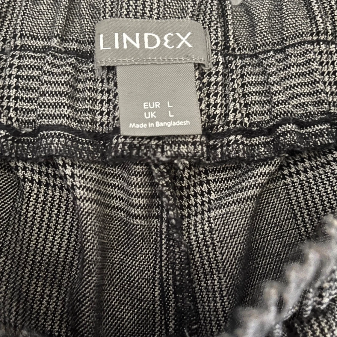 Rutiga kostymbyxor från Lindex - 2
