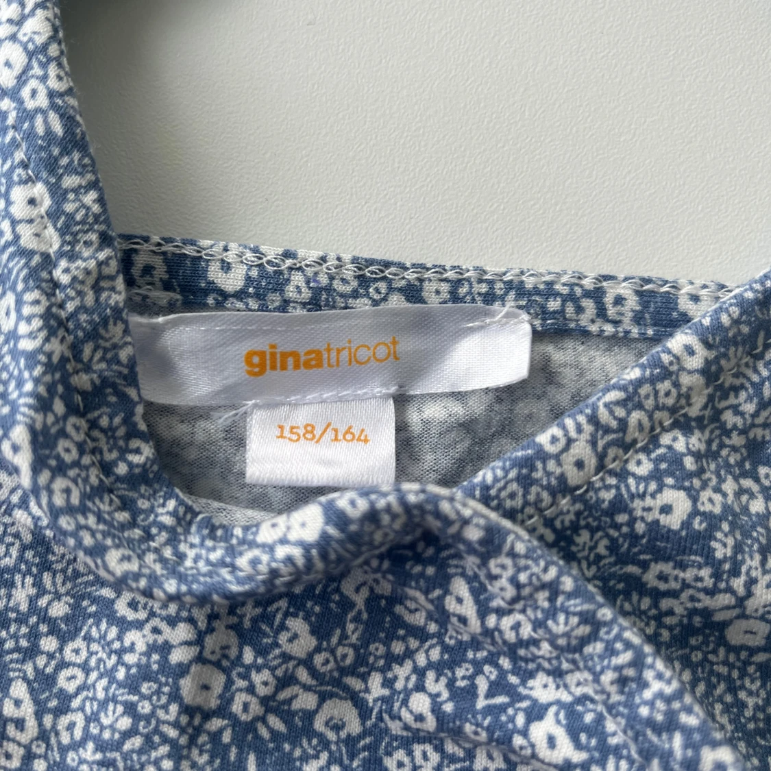 Ljusblå klänning från Gina Tricot - 1